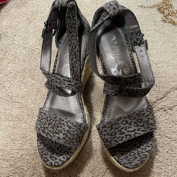 Grey leopard wedge sandals - Picture 1 of 2